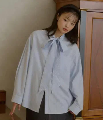GIUNON 칼라리스 타이 넥 셔츠