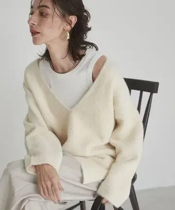 ANGIE V넥 니트