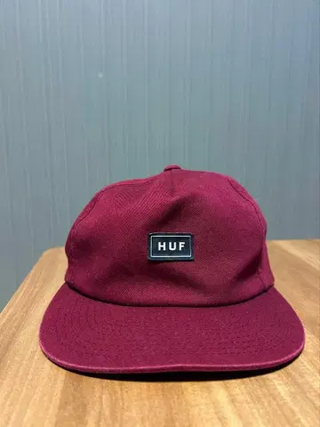 HUF 버건디 캡