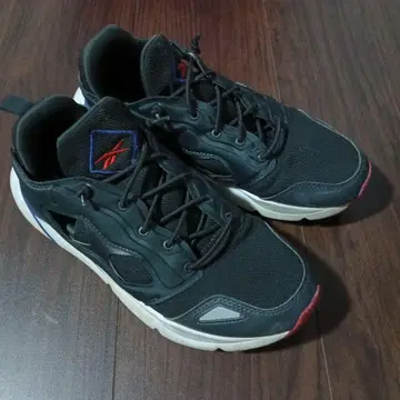 리복 블랙 스니커즈 24cm