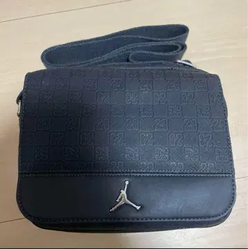 JORDAN 숄더백 모노그램