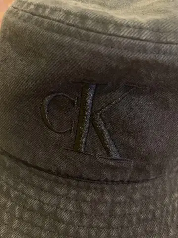 캘빈 클라인 블랙 버킷 햇