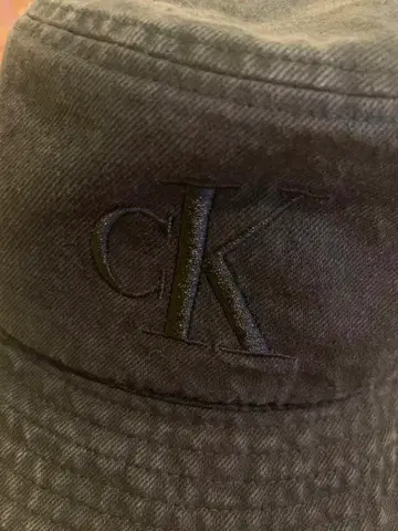 캘빈 클라인 블랙 버킷 햇