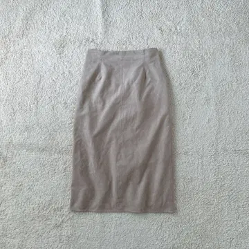 내추럴 뷰티 베이직 스웨이드 백 슬릿 타이트 스커트