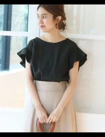 FRAN WORK 블랙 린넨 프릴 셔츠