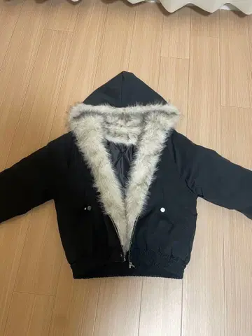 TRIFLE 후드 부착 퍼 블랙 점퍼 M 사이즈