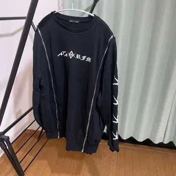 REFLEM 블랙 긴팔 티셔츠
