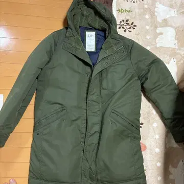 올리브 그린 모즈 코트 후드 부착