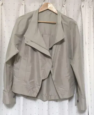 Gabardine K.T 베이지 자켓 사이즈 9