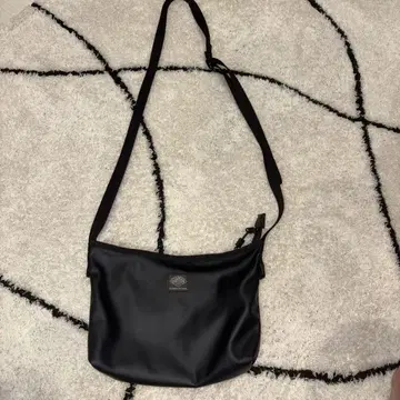 블랙 숄더백 나일론