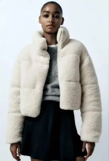 새상품 ZARA 자라 페이크 보아 퍼프 아노락 S 에크루 블루종