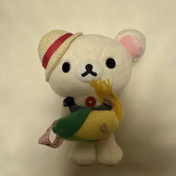 봉제 인형 콘을 든 코리락쿠마