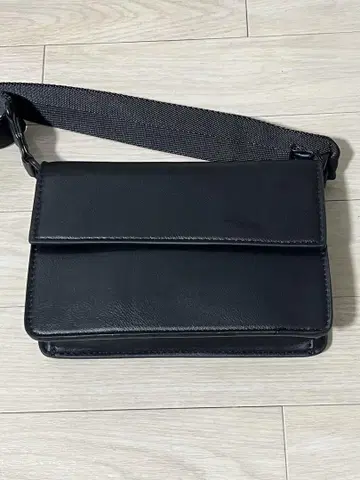 ZARA 가죽 숄더백
