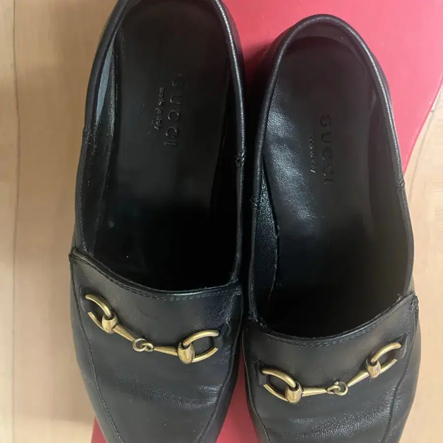 Gucci Black Leather Horsebit Loafers Authentic Size 35