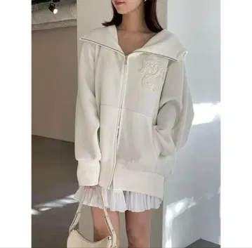 스나이델 snidel 볼륨 후드티 아이보리