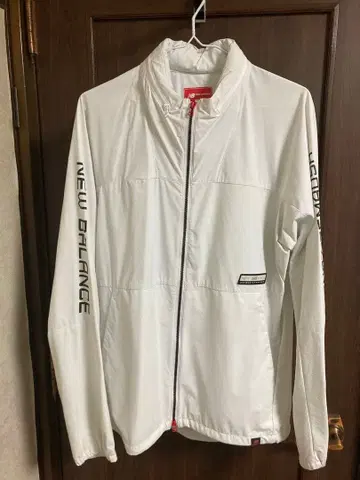 NEW BALANCE 후드 부착 자켓 화이트