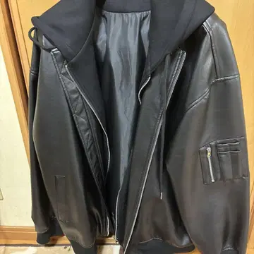 후드 부착 가죽 자켓
