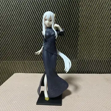 피규어 2체 세트 블랙과 핑크