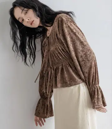 로리즈팜 벨로아 셔링 블라우스