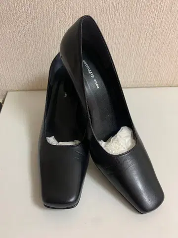 블랙 가죽 스퀘어토 하이힐