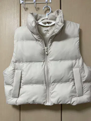 [ 시착만 한 상품 ] ZARA 아이보리 다운 베스트 L 사이즈