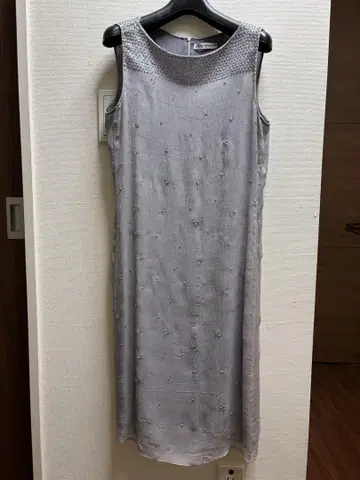 EMPORIO ARMANI 그레이 슬리브리스 원피스