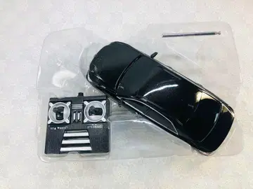 도요타 크라운 블랙 무선 조종 자동차와 리모컨