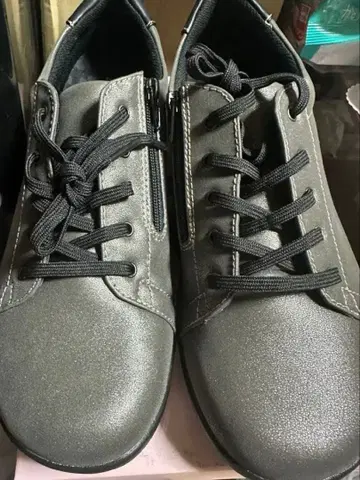Topaz More 그레이 스니커즈