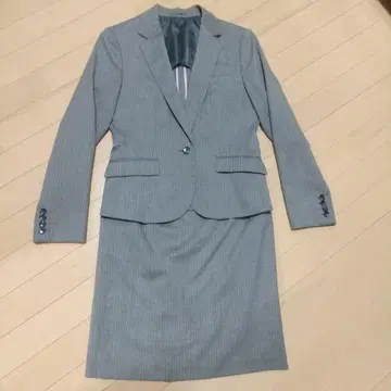 그레이 스트라이프 스커트 수트
