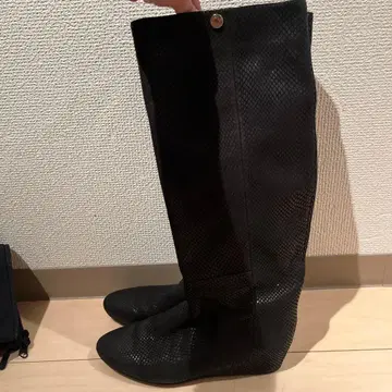 지미추 블랙 스네이크 스킨 롱 부츠 37 인힐