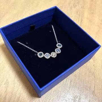 SWAROVSKI 스와로브스키 Angelic Square 목걸이