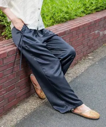 새틴 와이드 팬츠 네이비 드로우 스트링