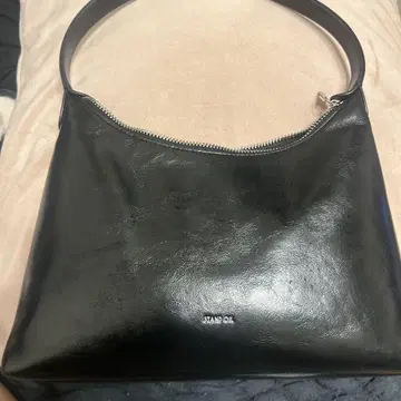 STAND OIL BLACK PLUMP BAG