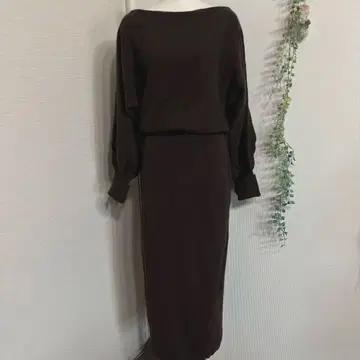 emmi 니트 원피스 2025 겨울 트렌드 컬러 브라운