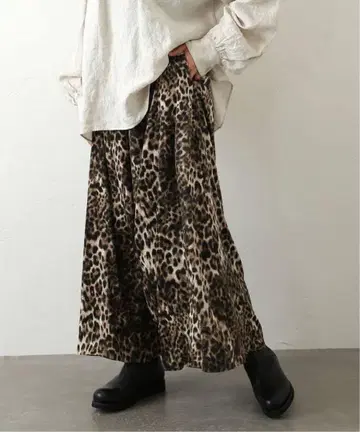 js luxe 새상품급 매트 새틴 레오파 스커트