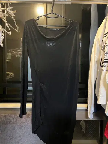 CIVARIZE 블랙 긴팔 티셔츠 44