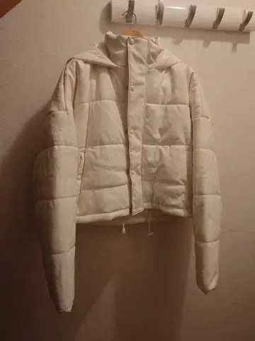 화이트 자켓 (패딩 자켓)