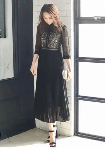 블랙 레이스 플리츠 드레스