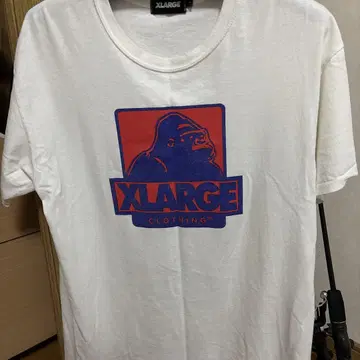 XLARGE 로고 프린트 T셔츠 화이트