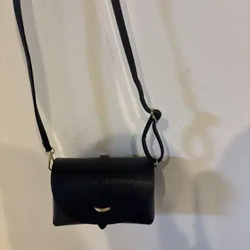 블랙 숄더백 플랩식