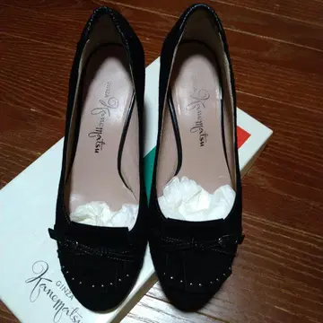 카네마츠 블랙 스터드 장식 토 오픈 펌프스