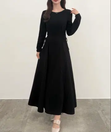 CENEA 레이스업 컷 플레어 원피스
