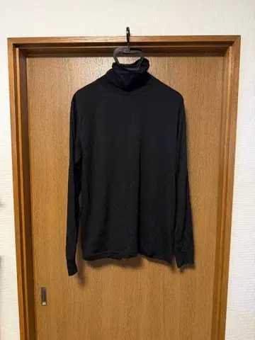 데상트 포즈 터틀넥 니트