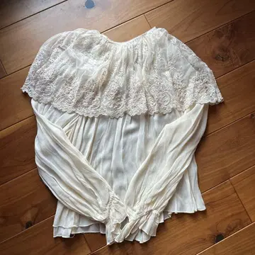 ZARA 케이프 달린 로맨틱 블라우스