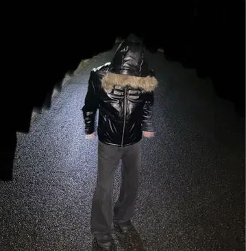 가죽 퍼(fur) 장식 다운 자켓 광택 Y2K 그런지 시크 스타일 블랙