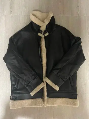 블랙 무스탕 코트