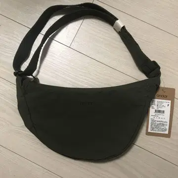 안다르 미니 숄더 크로스백 카키 새상품