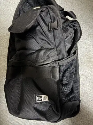 NEW ERA 블랙 숄더백 12L 사이즈