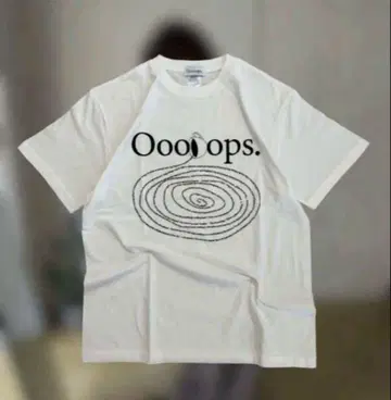화이트 T셔츠 Oooops. 스와르 패턴