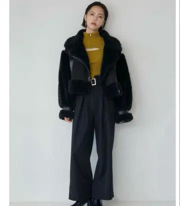 블랙 무스탕 숏 자켓